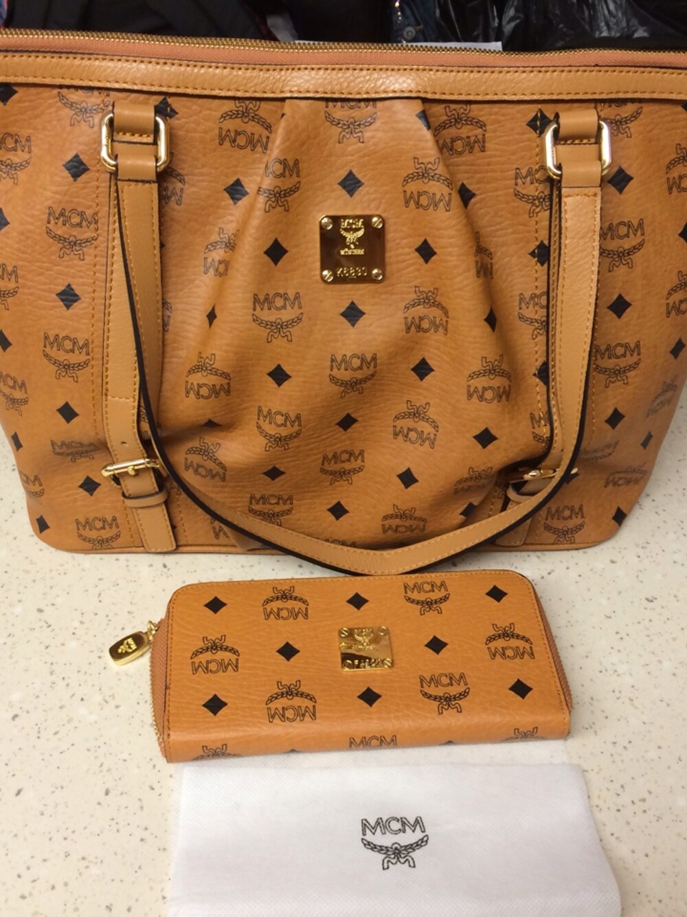 「BAG、MCM」｜S.L. Hubbardさん（レディース）の春コーディネートの1枚目の写真