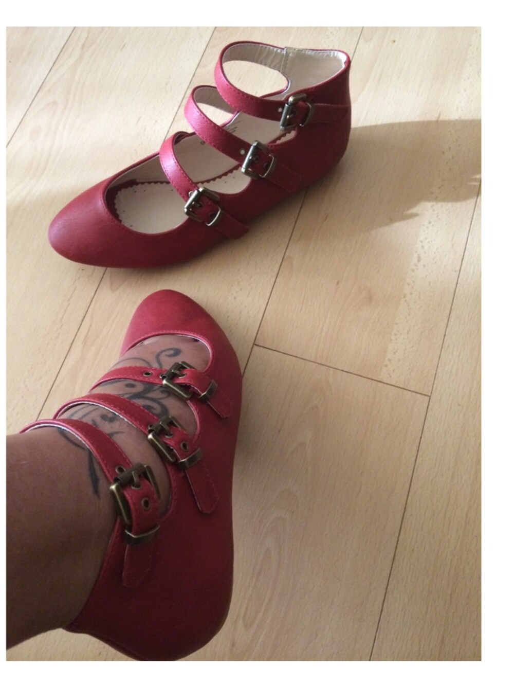 「Kimchi & Blue、shoes」｜S.L. Hubbardさん（レディース）の春コーディネートの1枚目の写真