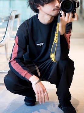 「アイテム（バングル/リストバンド）」を使った、Makoto Kawabayashiさん（メンズ・175cm・20代）の秋コーディネート