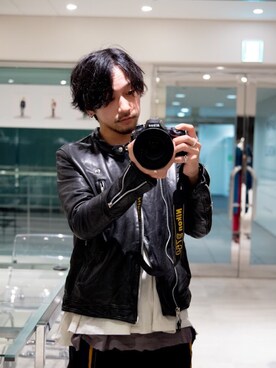 「アイテム（バングル/リストバンド）」を使った、Makoto Kawabayashiさん（メンズ・175cm・20代）の秋コーディネート