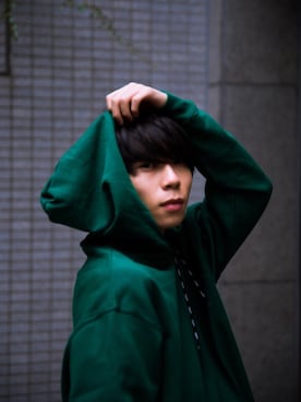 「MYne（マイン）のアイテム（パーカー）」を使った、Makoto Kawabayashiさん（メンズ・175cm）の冬コーディネート