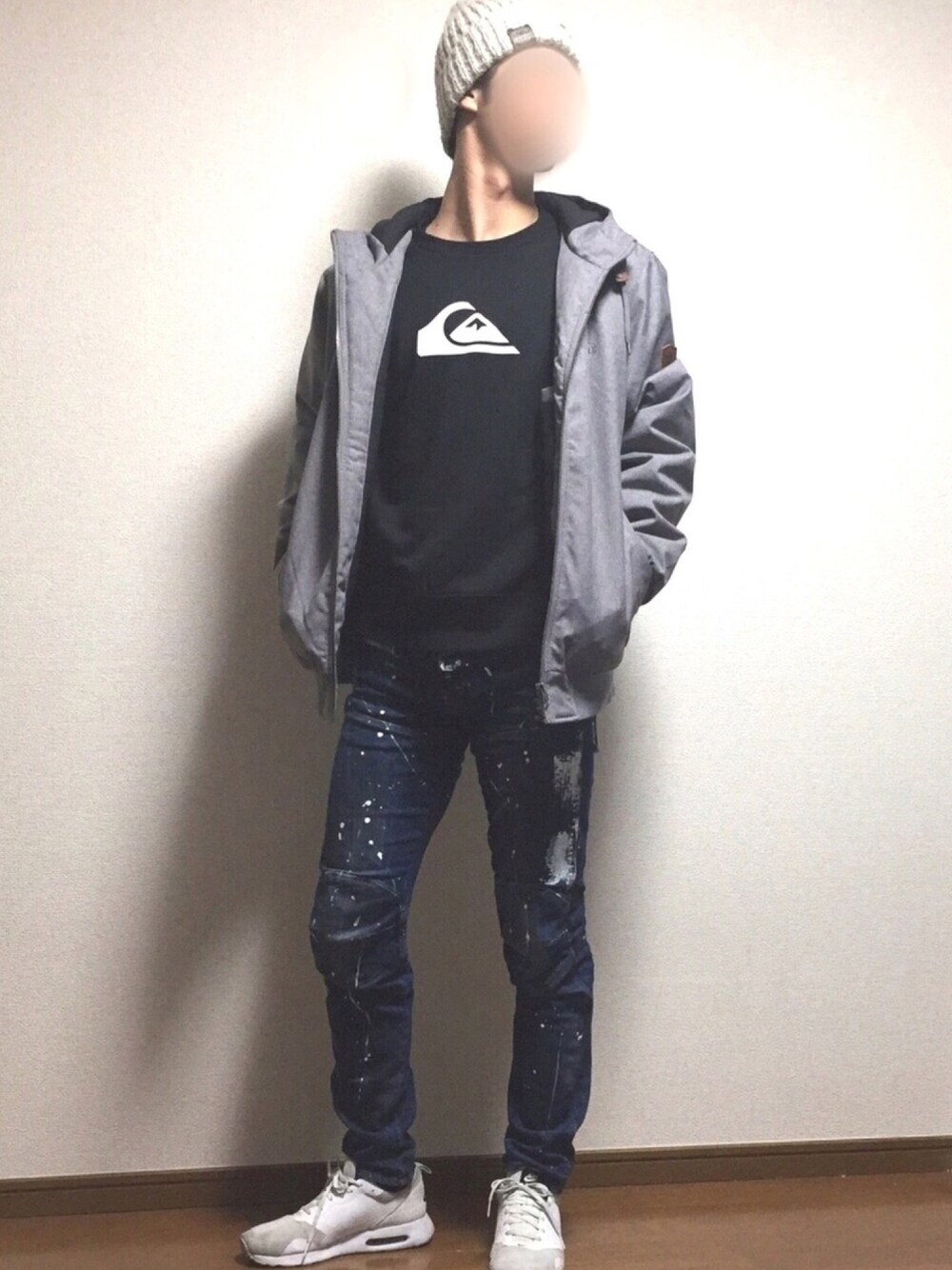 「Quiksilverのアイテム（スウェット、ブラック系）」を使った、とらさん（メンズ・175cm）の冬コーディネートの1枚目の写真