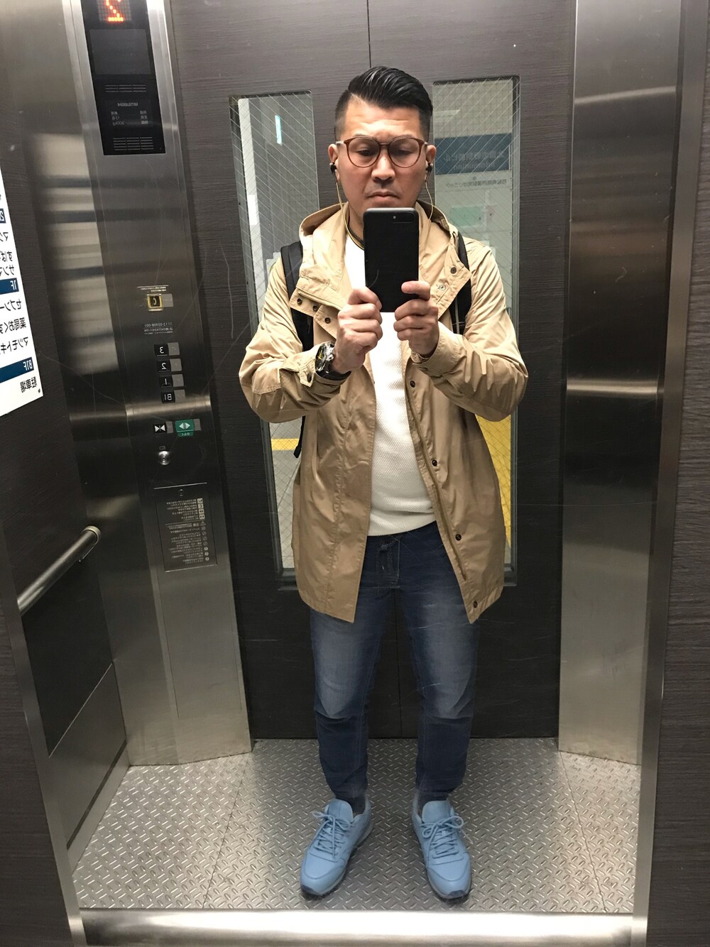 「HIGH STREETのアイテム（ナイロンジャケット、ゴールド系）」を使った、いち。さん（メンズ・173cm）の秋コーディネートの1枚目の写真