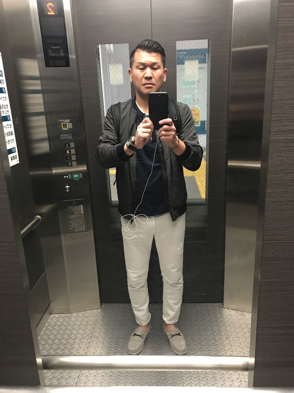 「ZARAのアイテム（ミリタリージャケット、グレー系）」を使った、いち。さん（メンズ・173cm）の秋コーディネートの1枚目の写真