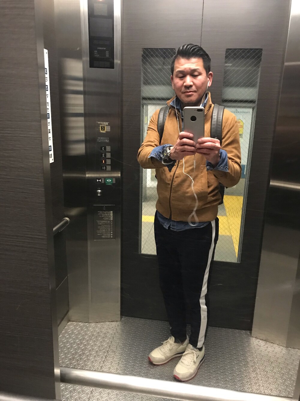 「Reebokのアイテム（スニーカー、ホワイト系）」を使った、いち。さん（メンズ・173cm）の春コーディネートの1枚目の写真