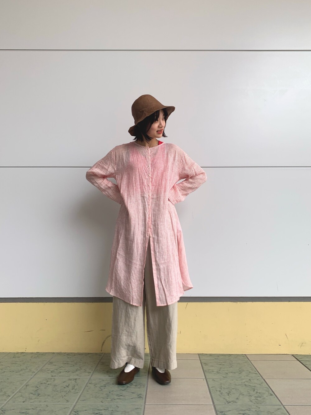 「今日のコーデ、お洒落さんとつながりたい、パンツスタイル、リラックス、ハット、ベージュ、シャツスタイル、シャツ」｜「URBAN RESEARCH DOORSのアイテム（ハット、ブラウン系）」を使った、nanamiさん（レディース・157cm）の春コーディネートの1枚目の写真