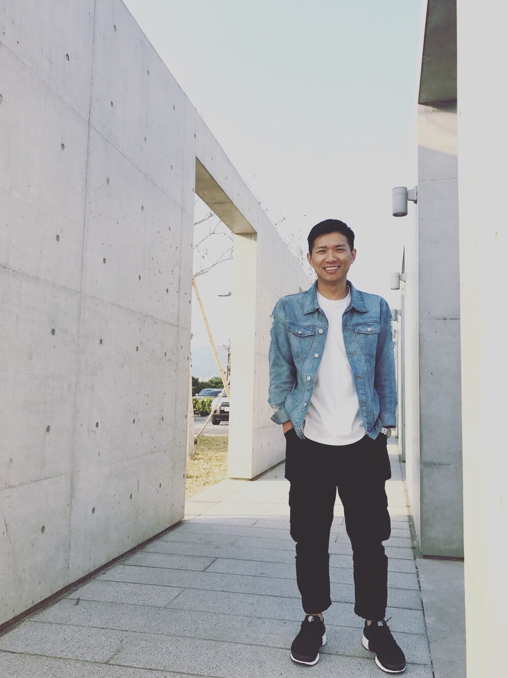「農禪寺」｜「vastのアイテム（デニムジャケット、ブルー系）」を使った、張さん（メンズ・173cm）の春コーディネートの1枚目の写真