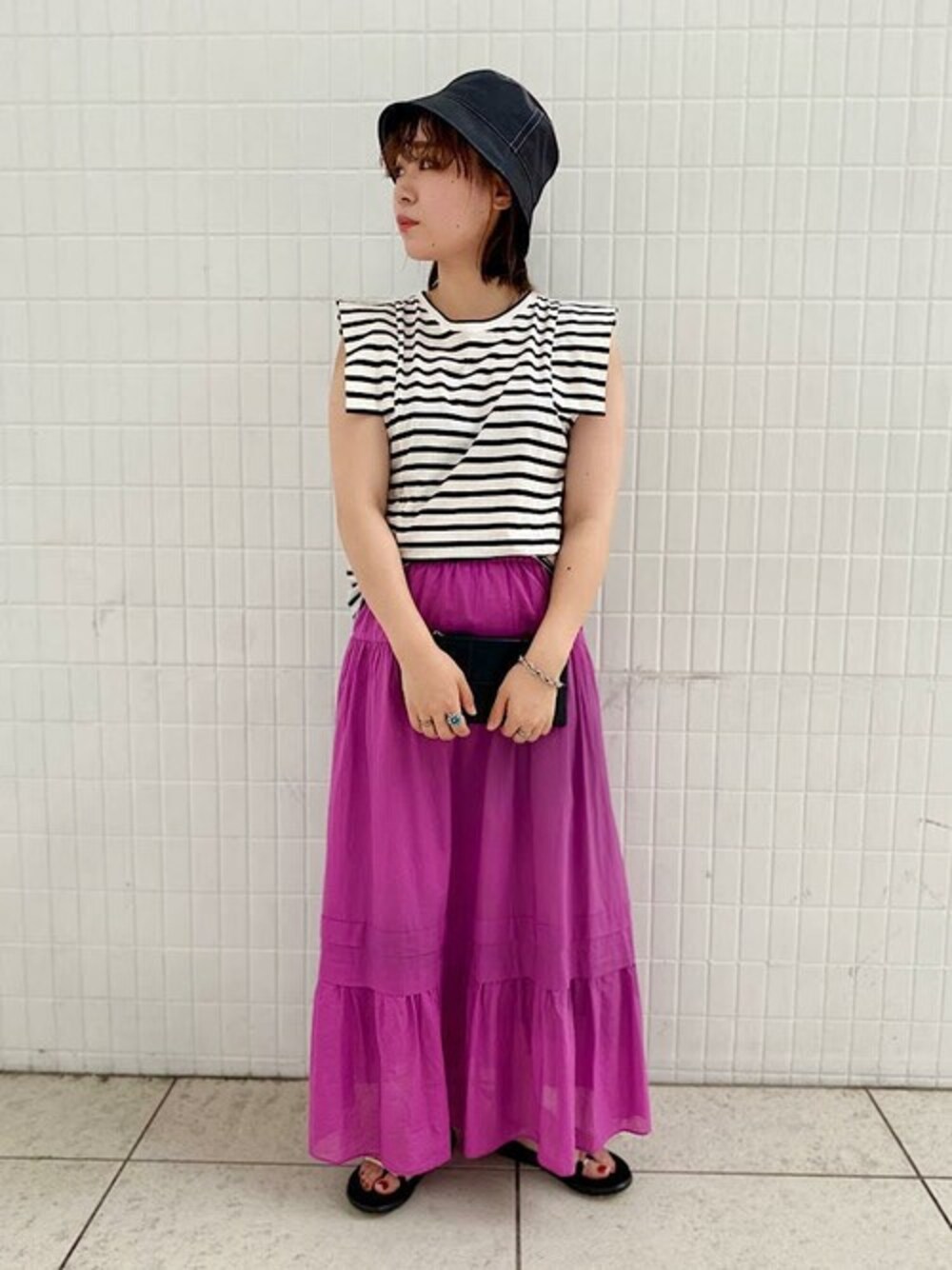 「SHIPS、SHIPS for women、teva、add culumn」｜「SHIPSのオーガニックコットン ボーダープルオーバー（Tシャツ/カットソー、ホワイト系）」を使った、下村さん（レディース・154cm）の夏コーディネートの1枚目の写真