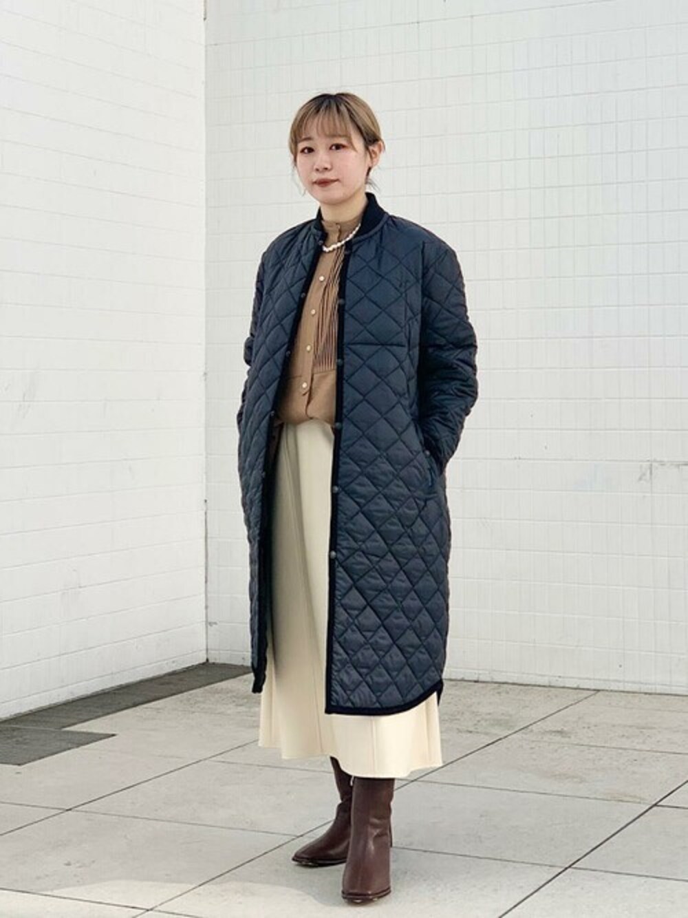 「SHIPS、LAVENHAM、SHIPS for women」｜「SHIPSの〈手洗い可能〉ピンタックシャツ◆（シャツ/ブラウス、ベージュ系）」を使った、下村さん（レディース・154cm）の冬コーディネートの1枚目の写真