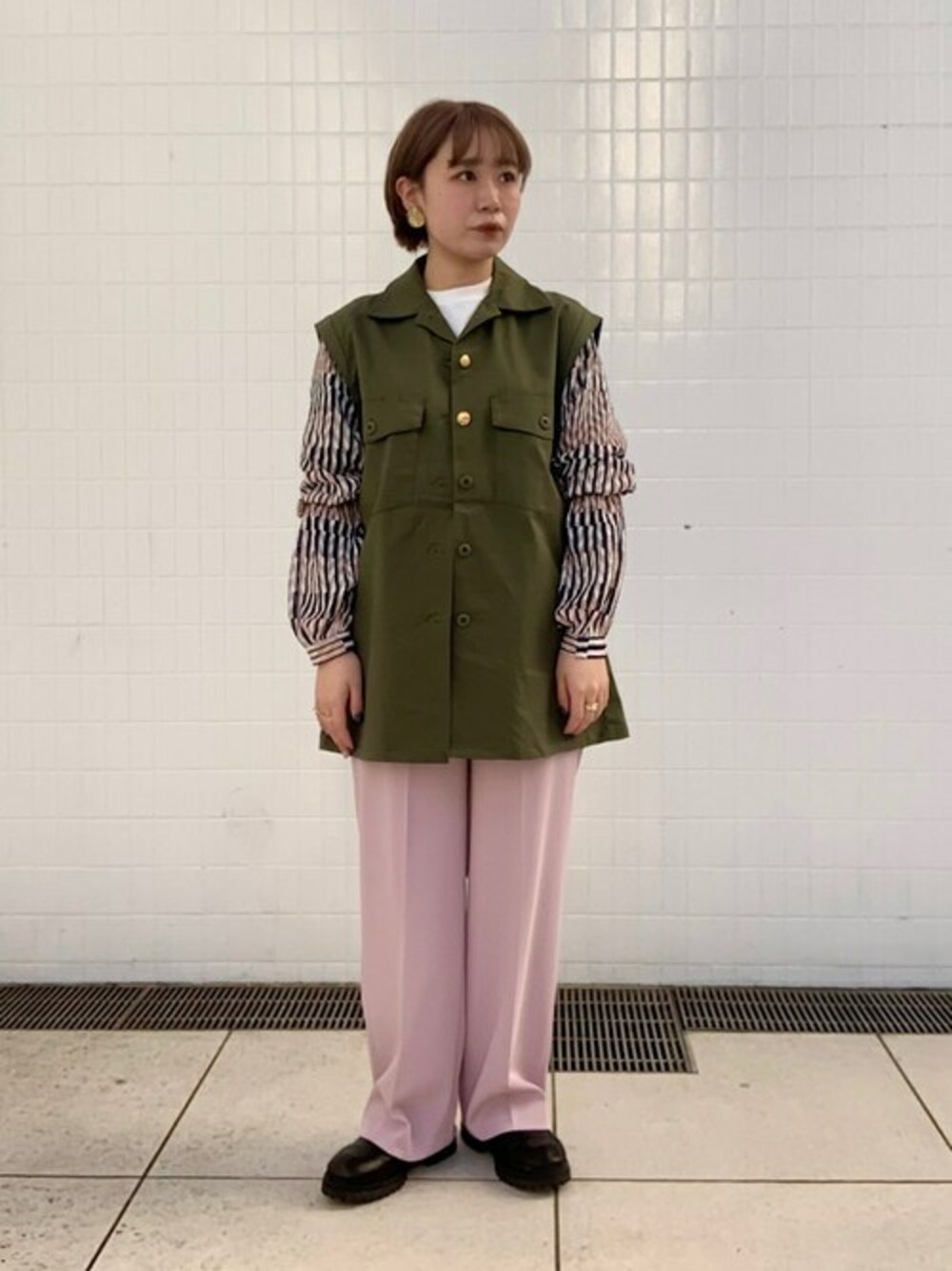 「SHIPS、SHIPS for women、Dominique Denaive」｜「SHIPSの【SHIPS別注】MAISON No.8：〈手洗い可能〉ギャザースリーブプルオーバー（Tシャツ/カットソー、ピンク系）」を使った、下村さん（レディース・154cm）の冬コーディネートの1枚目の写真