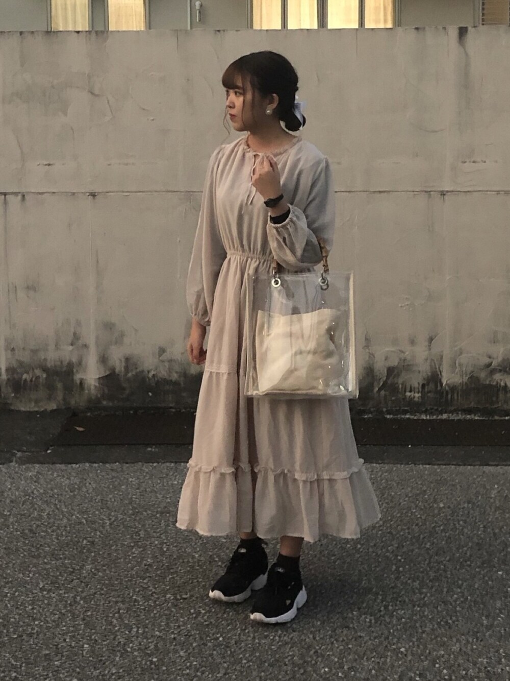 「秋冬コーデ」｜「earthのアイテム（ワンピース、ベージュ系）」を使った、mimuさん（レディース・154cm）の秋コーディネートの1枚目の写真