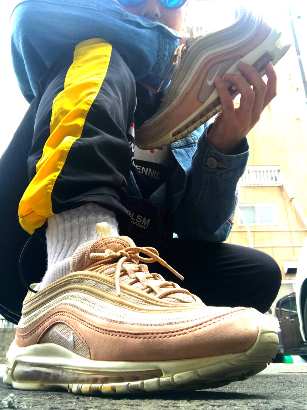 「キモ撮り」｜「NIKEのアイテム（スニーカー、ピンク系）」を使った、沼さん（メンズ・171cm）の秋コーディネートの1枚目の写真