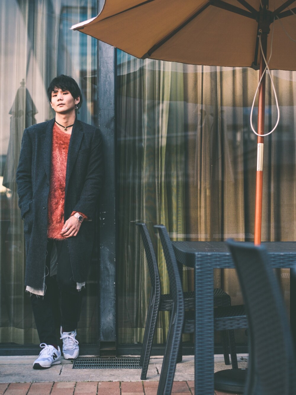 「モード、fashion、SHAREEF、sulvam、UNIQLO、New Balance、ISSEY MIYAKE、o、コート、シャギーニット」｜「sulvamのsulvam[サルバム]　Side skit long JKT（テーラードジャケット、ブラック系）」を使った、ジュノさん（メンズ・180cm）の冬コーディネートの1枚目の写真