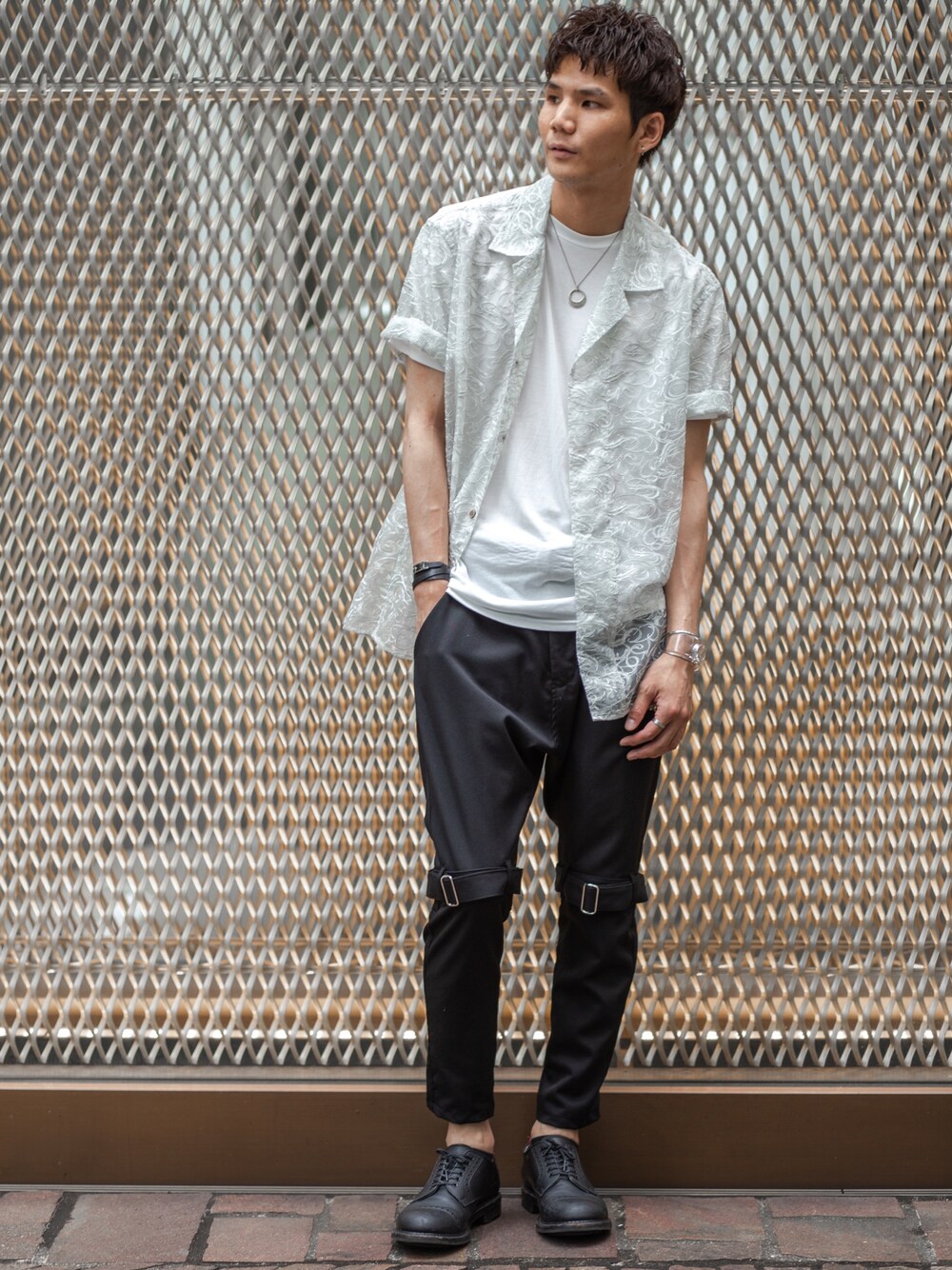 「シャツスタイル、ラフ、sulvam、KIDSLOVEGAITE、モード」｜「sulvamのアイテム（トップス、ホワイト系）」を使った、ジュノさん（メンズ・180cm）の夏コーディネートの1枚目の写真