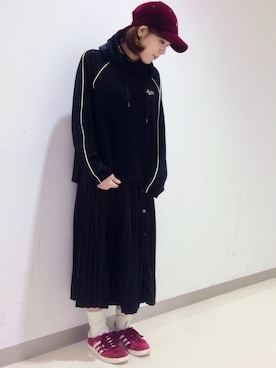 「ベロアスカート」｜「アイテム（キャップ）」を使った、MANAさん（レディース・155cm）の秋コーディネート