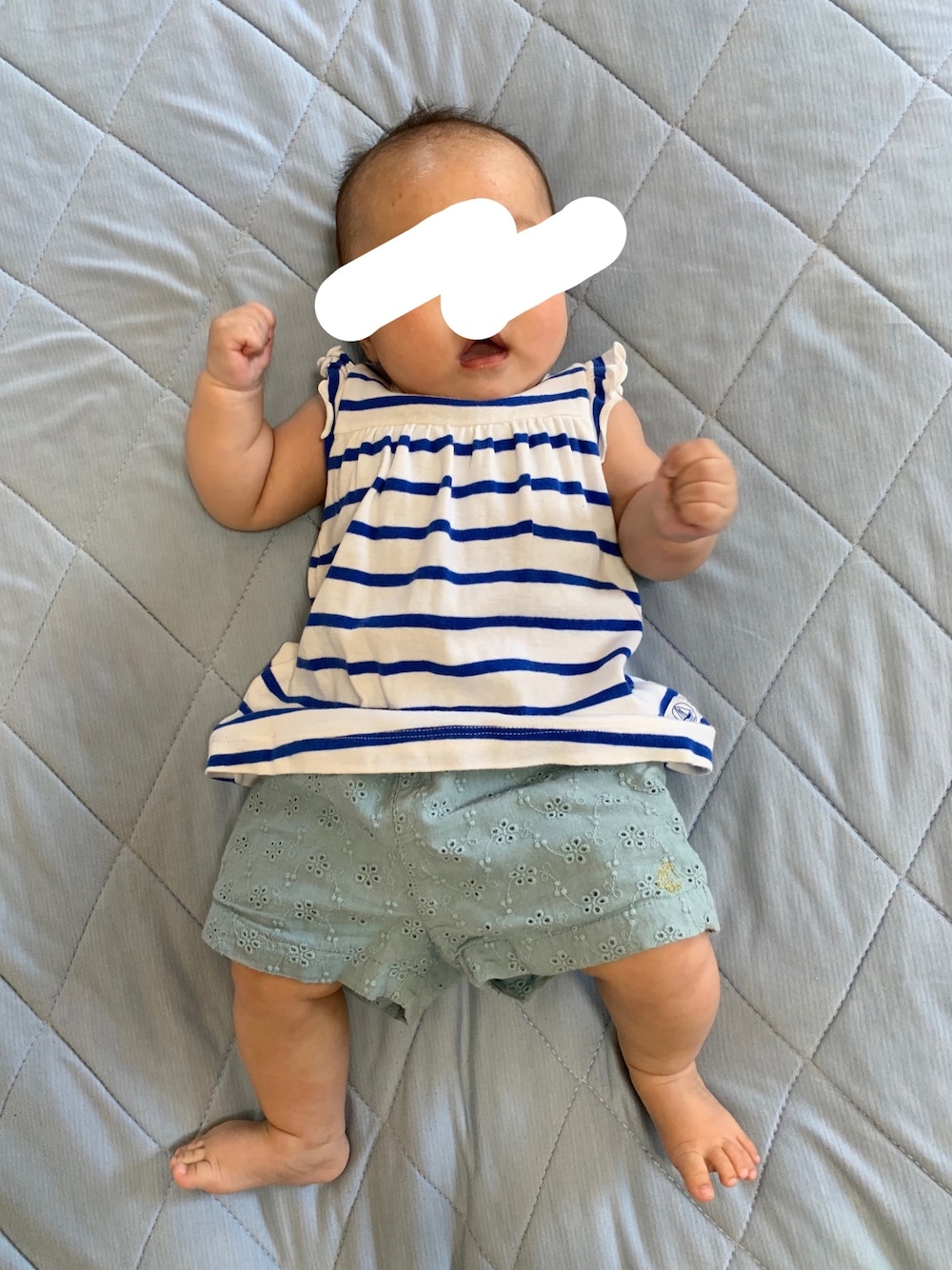 「生後3ヶ月、女の子、ベビーコーデ、ボーダー」｜「PETIT BATEAUのアイテム（その他パンツ、ブルー系）」を使った、しおりさん（キッズ・60cm）の秋コーディネートの1枚目の写真