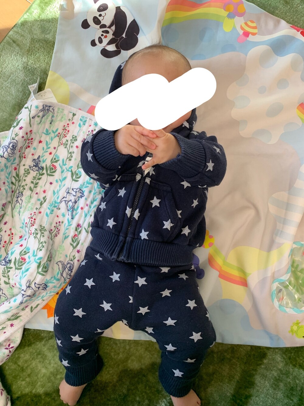 「ベビーコーデ、５ヶ月、女の子、生後5ヶ月」｜「PETIT BATEAUのアイテム（パーカー、ブラック系）」を使った、しおりさん（キッズ・60cm）の冬コーディネートの1枚目の写真