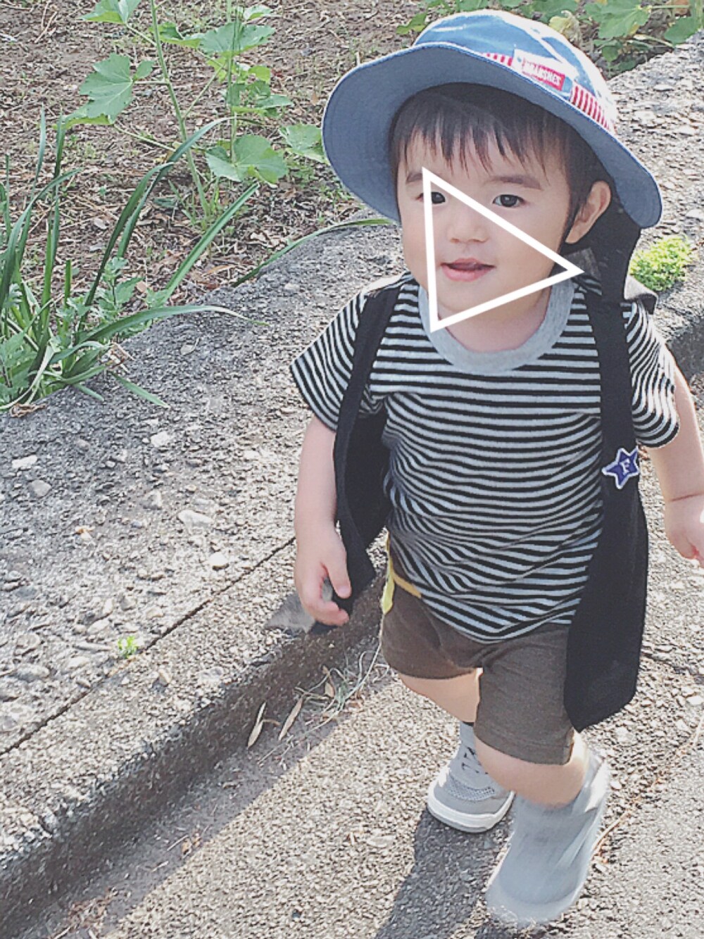 「しまむら、Branshes、RADCHAP、キッズコーデ、子供服」｜「BRANSHESの平天ハット（ハット、ブルー系）」を使った、kun☆さん（キッズ・80cm）の夏コーディネートの1枚目の写真