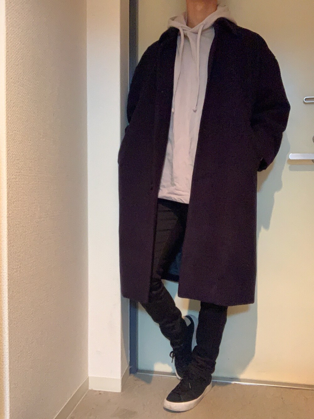 「年末WEAR感謝祭、冬コーデ、DOOPZ、GU、ユニクロ、ステンカラーコート、ネイビー、ゆるコーデ、黒スキニー、パーカー」｜「DOOPZのDOOPZ ルーズスリーブバルカラーコート（その他アウター、ブルー系）」を使った、Ken【大学生】さん（メンズ・173cm）の冬コーディネートの1枚目の写真