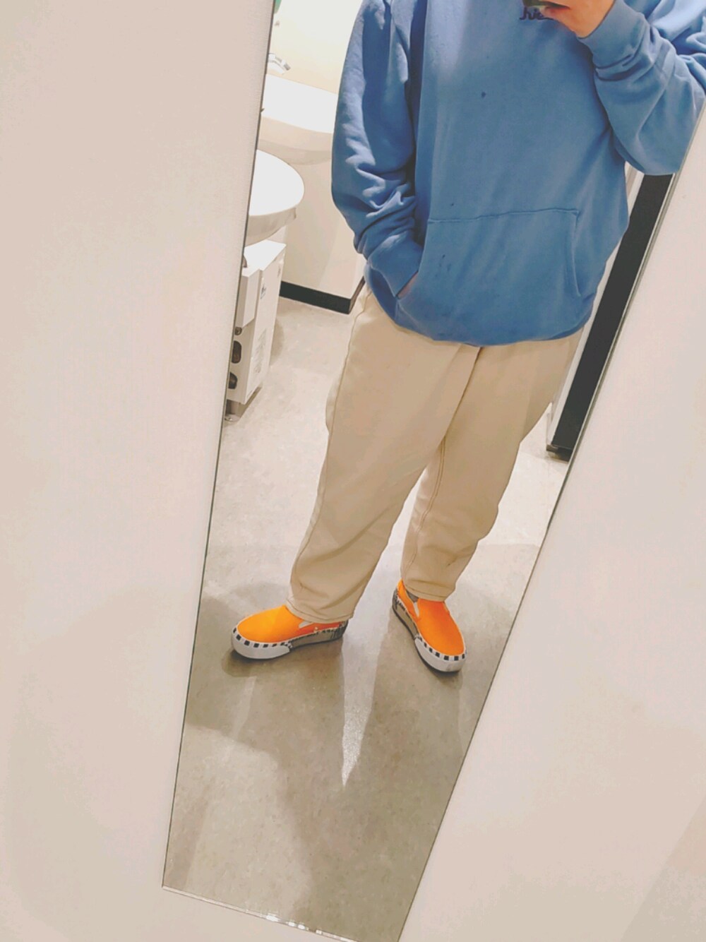 「ママコーデ、出勤スタイル、ストリート、眠いけど頑張る」｜「X-girlのGRRRL POWER SWEAT HOODIE（パーカー、ブルー系）」を使った、kyouka0504さん（レディース・160cm）の冬コーディネートの1枚目の写真