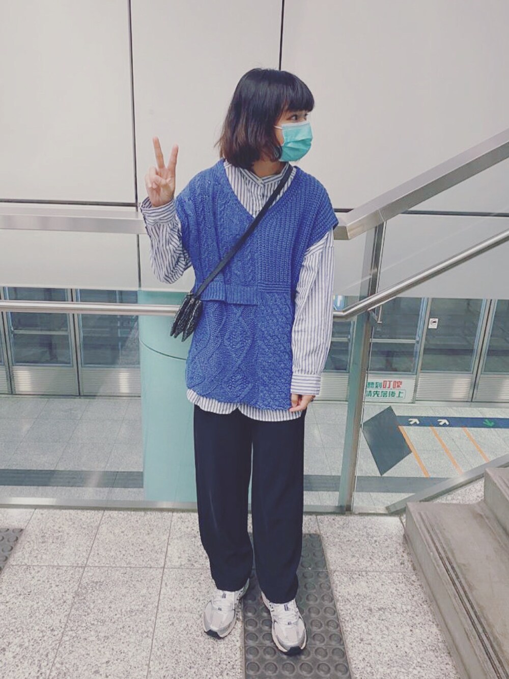 「ootd、casual、休日スタイル、休日コーデ、休日、冬コーデ、冬、冬のコーデ、冬アウター着回しチャレンジ、青」｜「niko and...の【小松菜奈さん着用アイテム】ラム混パッチワークベスト（ベスト、ブルー系）」を使った、Yuko Tsyさん（レディース・163cm）の冬コーディネートの1枚目の写真
