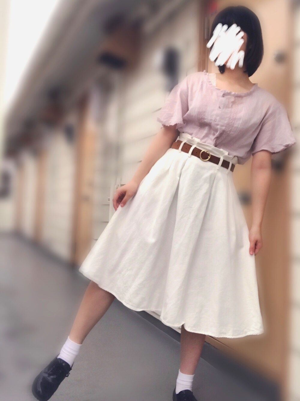 「w closet、GU、プチプラ、レースキャミソール、レース、デニム、白デニム、デニムスカート、ピンク」｜「w closetのレース切替フレア袖ブラウス （シャツ/ブラウス、ベージュ系）」を使った、みっけすとさん（レディース・165cm）の秋コーディネートの1枚目の写真