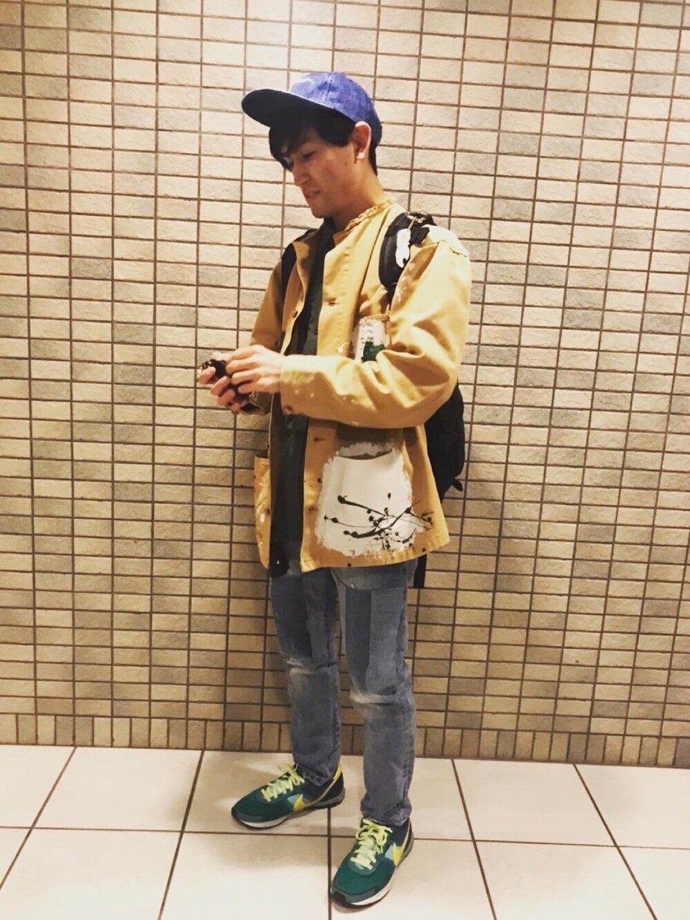 Carharttのノーカラージャケットを使った人気ファッション