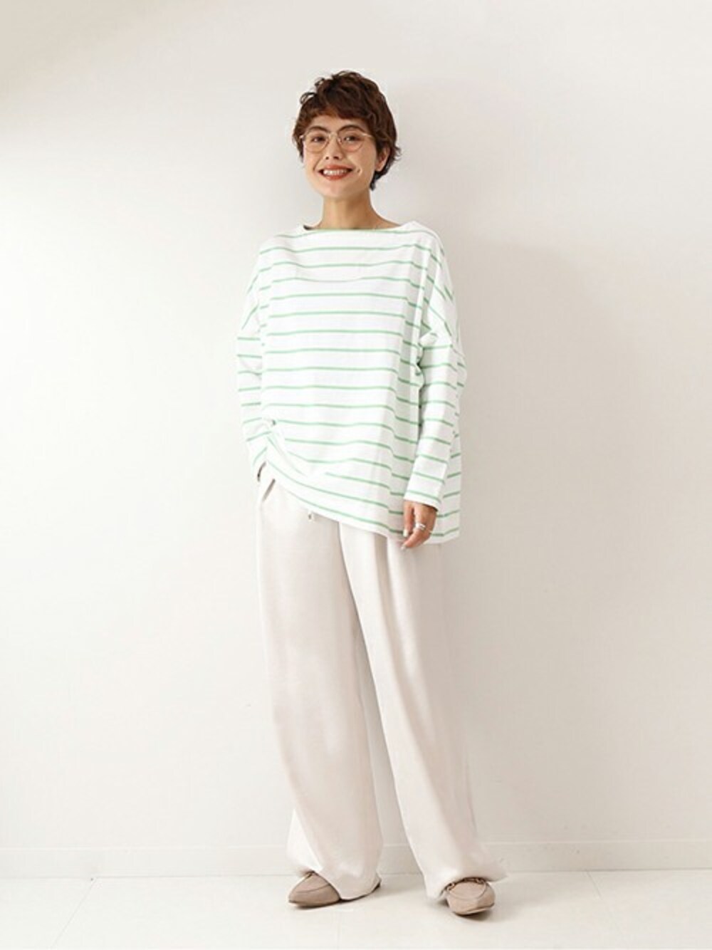 「カジュアル、ボーダー、グリーン、ホワイト、ワイドパンツ、Traditional Weatherwear、春、春コーデ」｜「Spick & Spanの【Traditional Weatherwear】別注ビックマリンボートネックプルオーバー◆（Tシャツ/カットソー、グリーン系）」を使った、Press marieさん（レディース・154cm）の冬コーディネートの1枚目の写真