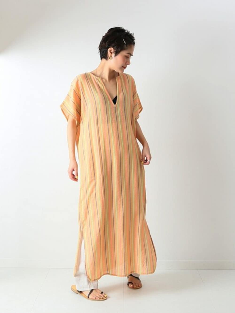 「ワンピース、リラックス、ロングワンピース、スピック＆スパン、Spick & Span(Spick & Span)、おうち時間」｜「Spick & Spanのリネンレーヨン テーパードパンツ◆（その他パンツ、ベージュ系）」を使った、Press marieさん（レディース・154cm）の春コーディネートの1枚目の写真