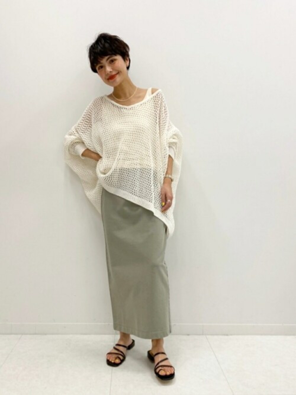 「ニット、スカート、リラックススタイル、スピック＆スパン、Spick & Span(Spick & Span)、2020ss」｜「Spick & Spanの【enrica】プルオーバー◆（ニット/セーター、ホワイト系）」を使った、Press marieさん（レディース・154cm）の春コーディネートの1枚目の写真