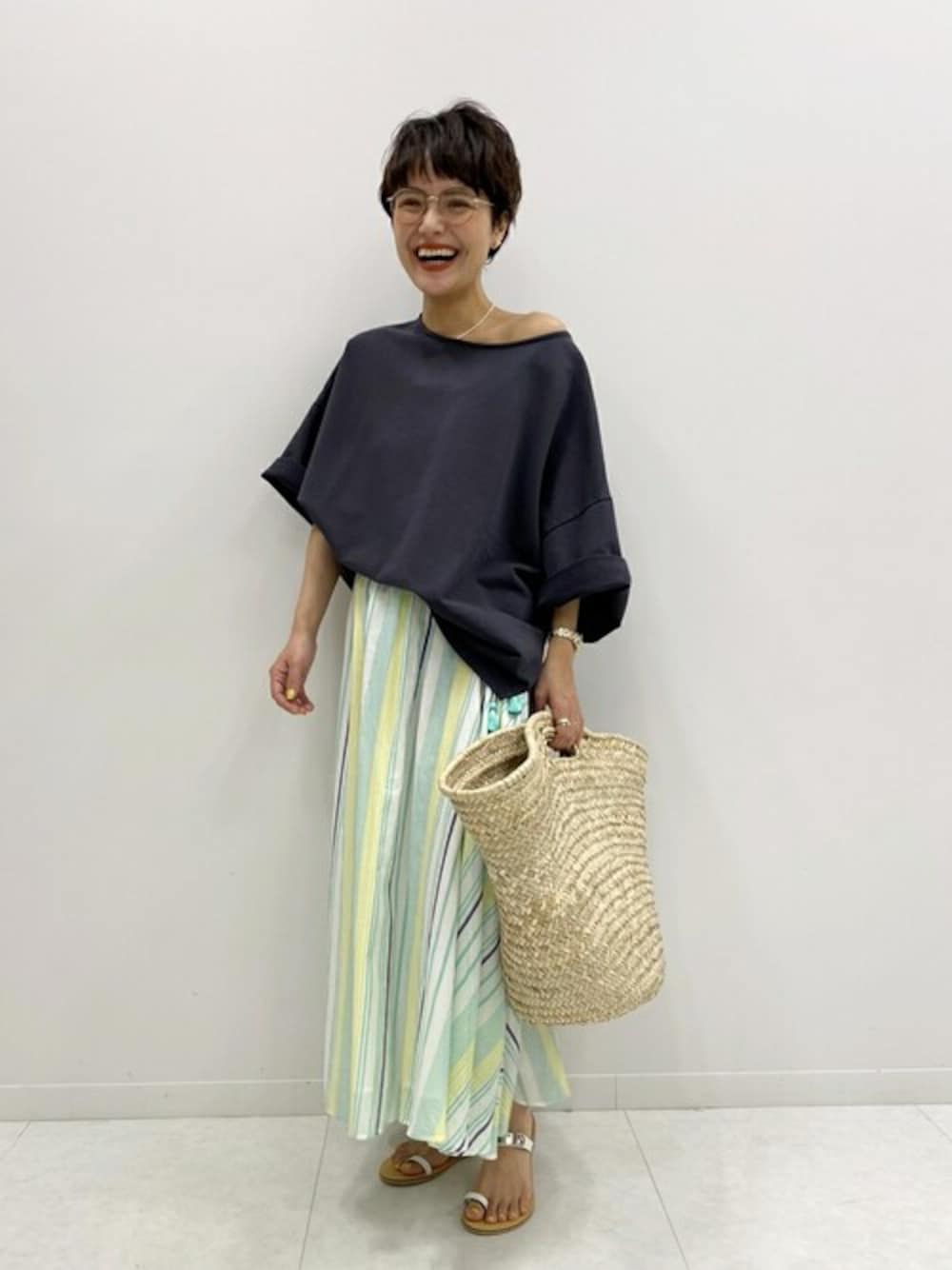 「カットソー、スカート、ストライプ、スピック＆スパン、Spick & Span(Spick & Span)、2020ss」｜「Spick & Spanのミニ裏毛ビックTシャツ◆（Tシャツ/カットソー、グレー系）」を使った、Press marieさん（レディース・154cm）の春コーディネートの1枚目の写真