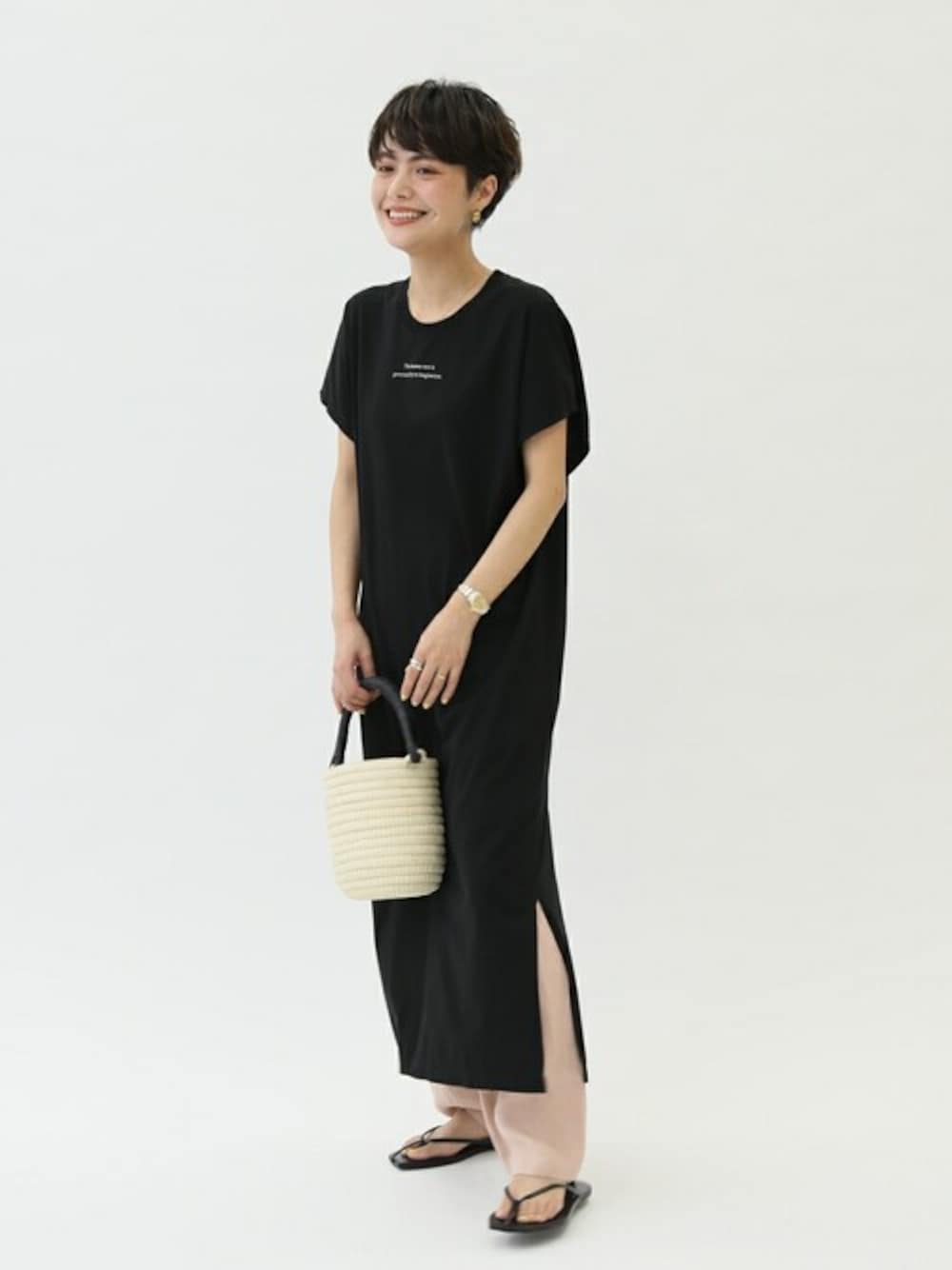 「パンツ、ワンピース、ブラック、ピンク、バッグ、サンダル、スピック＆スパン、Spick & Span(Spick & Span)、2020ss」｜「TICCAの【TICCA】ロゴフレンチスリーブワンピース◆（ワンピース、ブラック系）」を使った、Press marieさん（レディース・154cm）の夏コーディネートの1枚目の写真