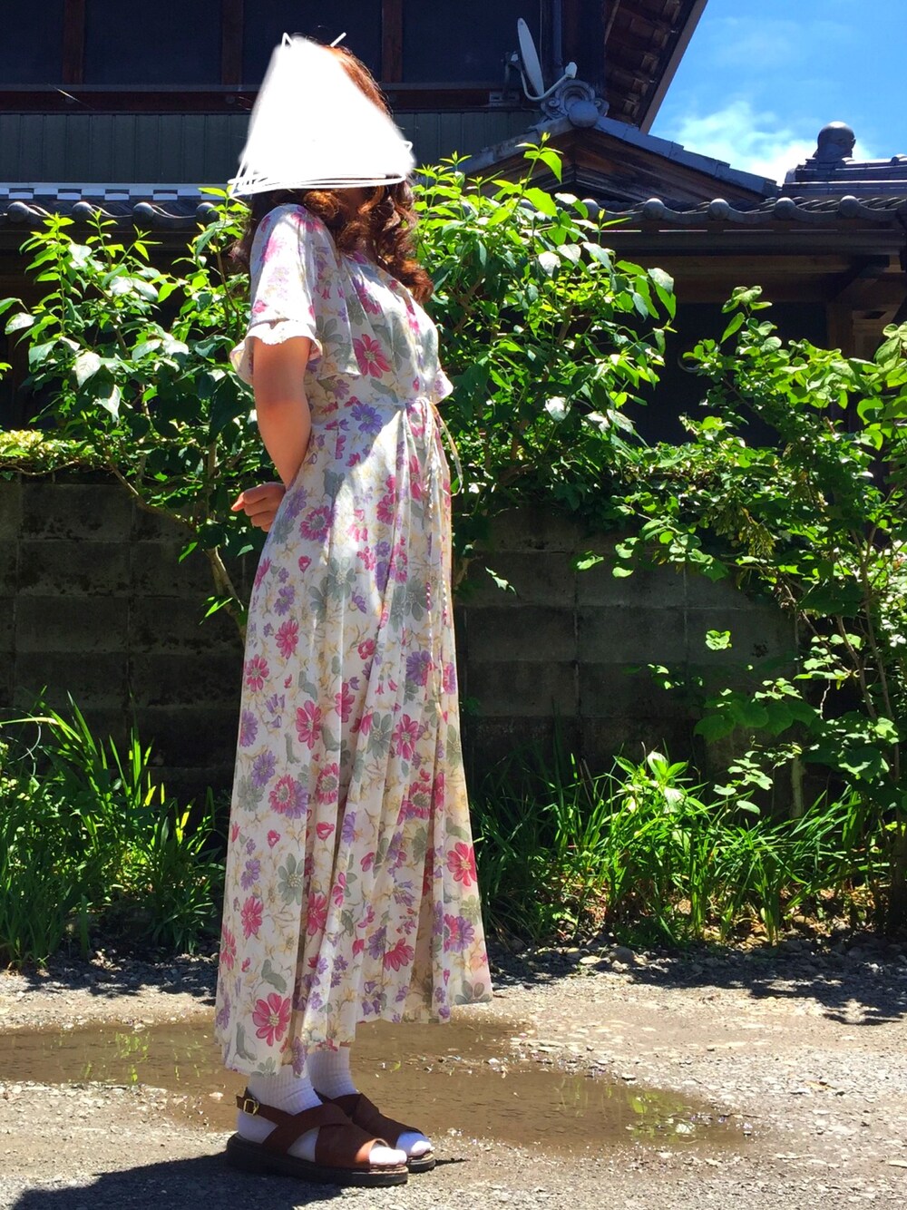 「おしゃれさんと繋がりたい、ワンピース、楽チンコーデ、休日スタイル、花柄、靴下 × サンダル、スカートが好き、Supreme.La.La.」｜「Supreme.La.La.の【non-no/CanCam掲載】オールドフラワーガウンワンピース（ワンピース、ピンク系）」を使った、natsuさん（レディース・160cm）の夏コーディネートの1枚目の写真