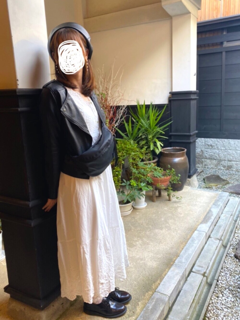 「ドクターマーチン、アキコーデ、秋のコーデ、ライダース、モノトーン、休日スタイル、おしゃれさんと繋がりたい、いいね、save、フォローお願いします🤑、ブラック」｜「Dr. MartensのDR. MARTENS Lace-up shoes（シューズ、ブラウン系）」を使った、natsuさん（レディース・160cm）の秋コーディネートの1枚目の写真