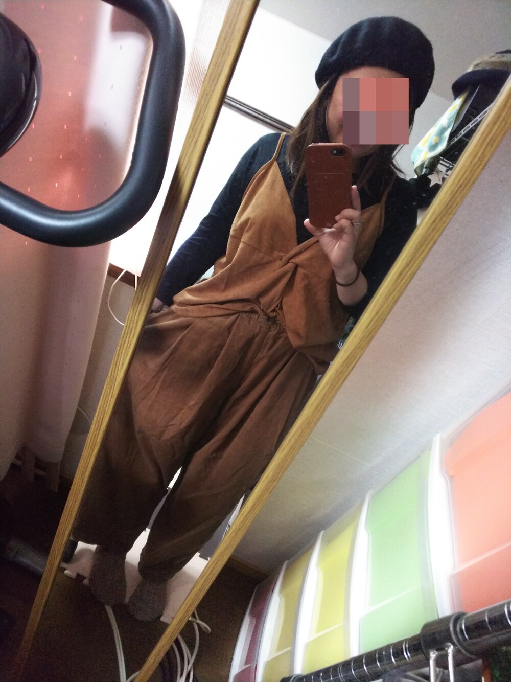 その他のシャツ/ブラウス、ブラウン系のトップスを着用したレディースの冬コーディネートの1枚目の写真