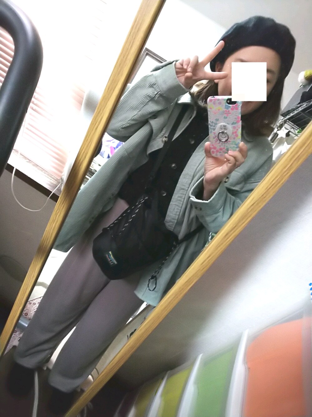 「大きいサイズ、しまむら、ぽっちゃり、ミントグリーン」｜「しまむらのアイテム（パンツ、ベージュ系）」を使った、もーちゃんさん（レディース・157cm）の冬コーディネートの1枚目の写真