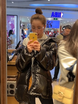 「Guess（ゲス）のアイテム（その他トップス）」を使った、符梦昀子さん（レディース・167cm）の春コーディネート