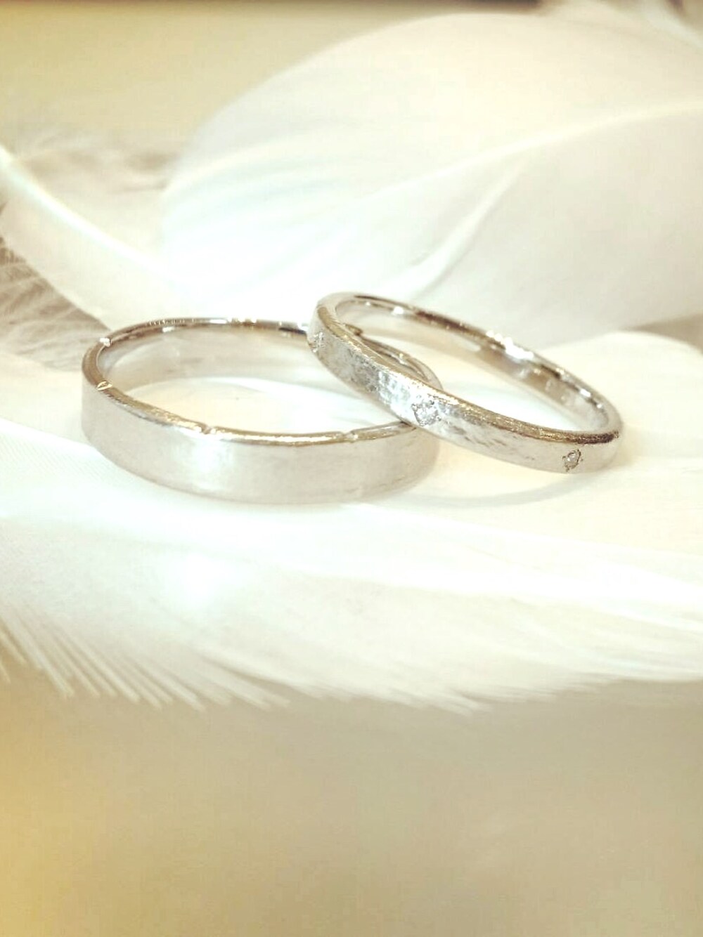 ゴールド系のリングを着用したレディースの夏コーディネートの1枚目の写真