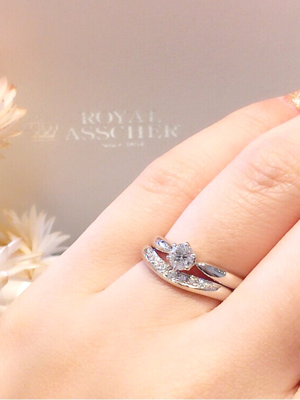 シルバー系のリングを着用したレディースの夏コーディネートの1枚目の写真