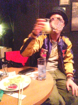 「Champion」｜「アイテム（スカジャン）」を使った、AL JARRAUさん（メンズ・174cm）の冬コーディネート