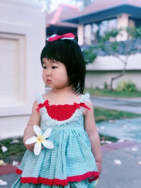 「Mirandaのアイテム（スカート、グリーン系）」を使った、帕塔斯基さん（キッズ・90cm）の春コーディネート