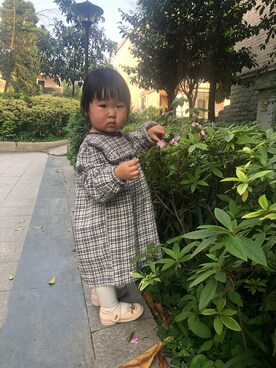 「taobaoのアイテム（シャツワンピース、グレー系）」を使った、帕塔斯基さん（キッズ・90cm）の春コーディネート