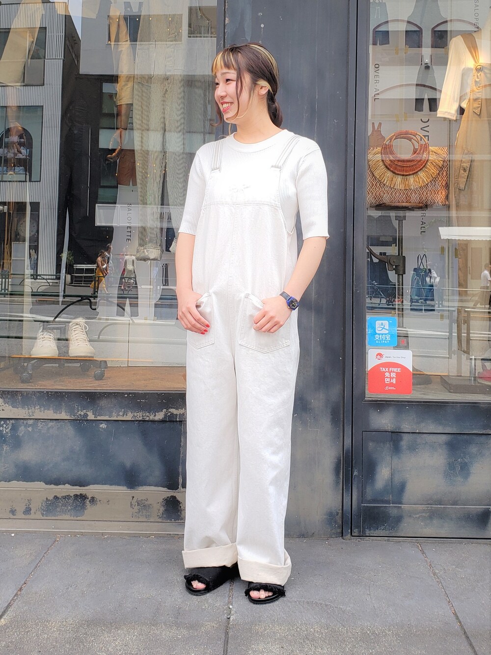 「ワントーンコーデ、サロペット、オーバーオール、johnbull、白、ホワイトコーデ、夏コーデ、ジョンブル、Johnbull Private labo、ジョンブル　プライベート　ラボ(Johnbull Private labo)」｜「Johnbullの【CLUEL7月号表紙掲載】デニムスリップオンサロペット（サロペット/オーバーオール、ホワイト系）」を使った、Lunaさん（レディース・160cm）の夏コーディネートの1枚目の写真