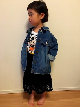 「ミッキーT」｜「アイテム（デニムジャケット）」を使った、momoさん（キッズ・100cm）の春コーディネート