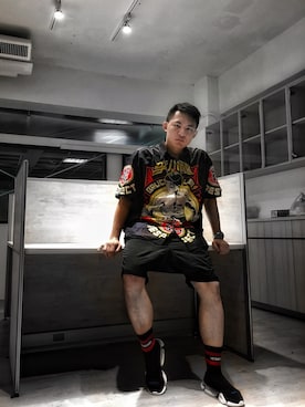 「DRKSHDW by RICK OWENS（ダークシャドウ バイ リックオウエンス）のアイテム（カーゴパンツ）」を使った、Jay Chenさん（メンズ・183cm）の秋コーディネート