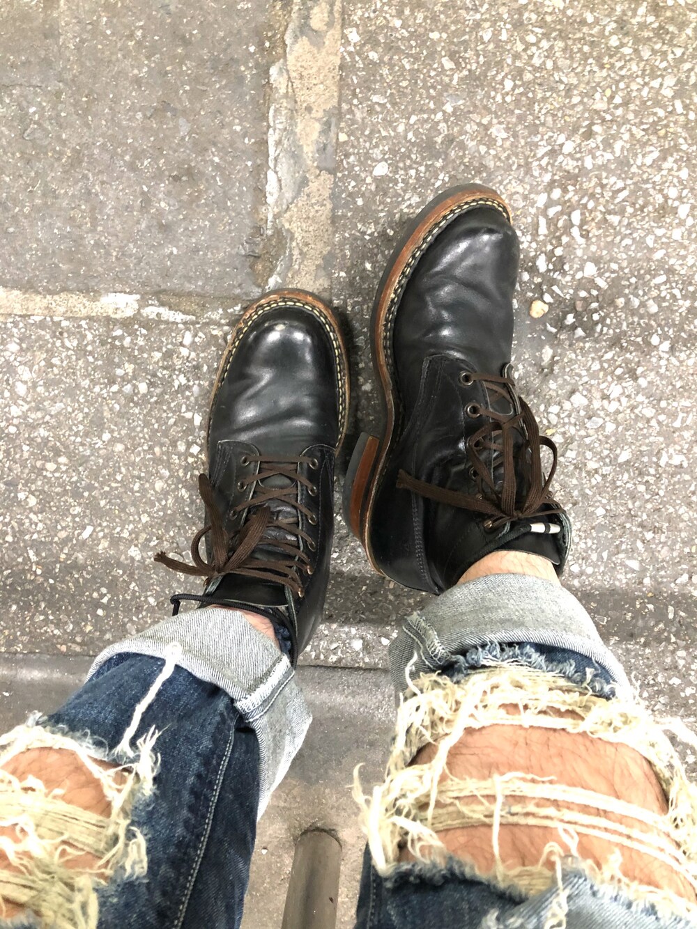 「冬コーデ」｜「White's Boots Semi Dressのアイテム（ブーツ、ブラック系）」を使った、田中やすおさん（メンズ・168cm）の秋コーディネートの1枚目の写真