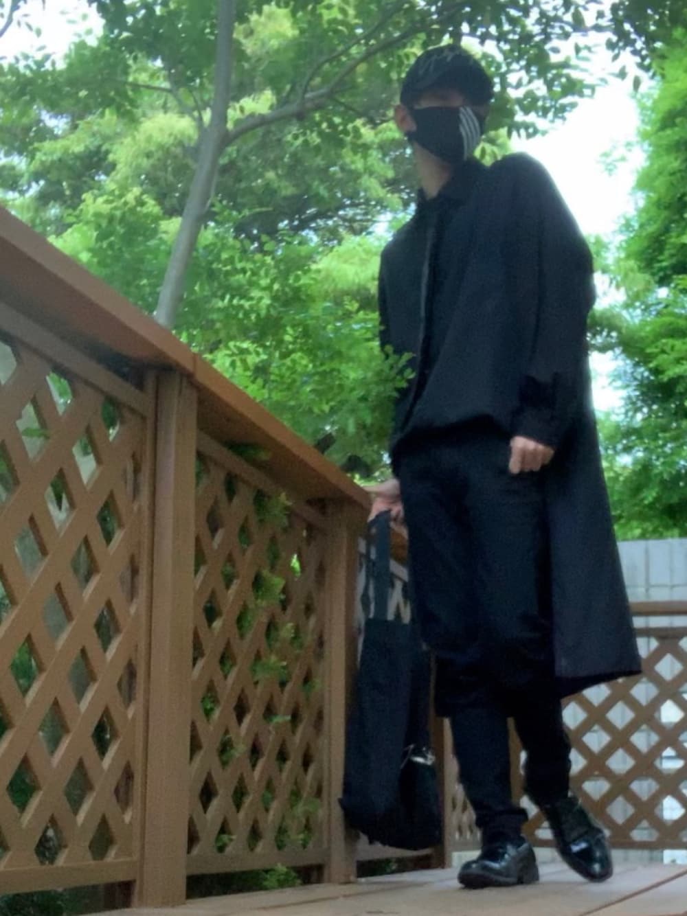 「yohji yamamoto 、ksubi、5351 POUR LES HOMMES、モード、黒」｜「Yohji YamamotoのYohjiYamamotoxNewEra/ヨウジヤマモト×ニューエラ/ZOOM UP 9FORTY BLACK（キャップ、ブラック系）」を使った、螢さん（メンズ・172cm）の春コーディネートの1枚目の写真