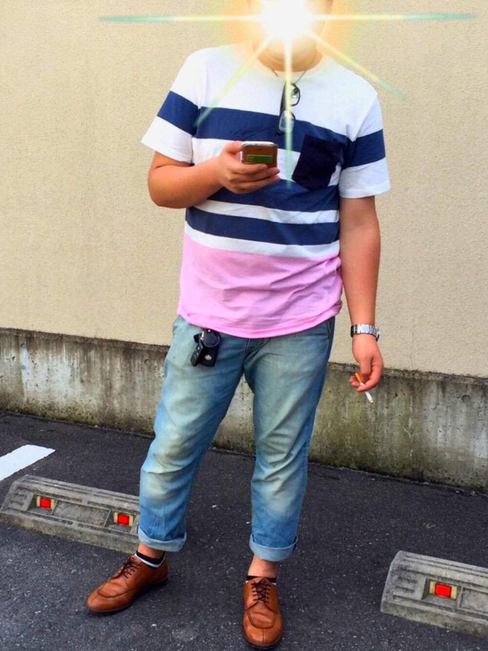 「Bershkaのアイテム（Tシャツ/カットソー、ホワイト系）」を使った、よしKTMさん（メンズ・176cm）の春コーディネートの1枚目の写真