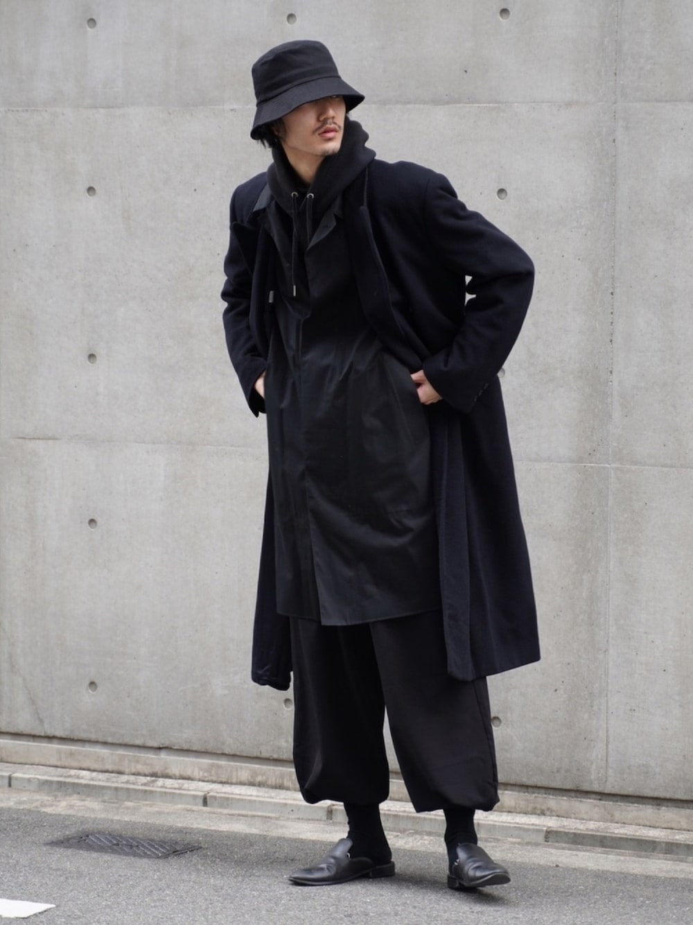 ブラックコート STAFF STYLING｜THE SHOP YOHJI YAMAMOTO