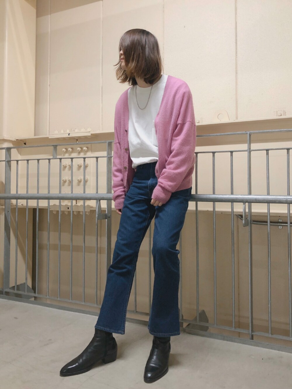 「sulvam、Levi's、646、thee hysteric xxx、ヒールブーツ」｜「sulvamのアイテム（カーディガン/ボレロ、ピンク系）」を使った、こうすけ。さん（メンズ・184cm）の冬コーディネートの1枚目の写真